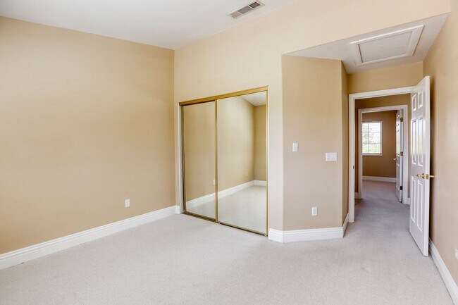 Building Photo - POOL HOME WITH LUSCIOUS GOLF COURSE & MAJE...