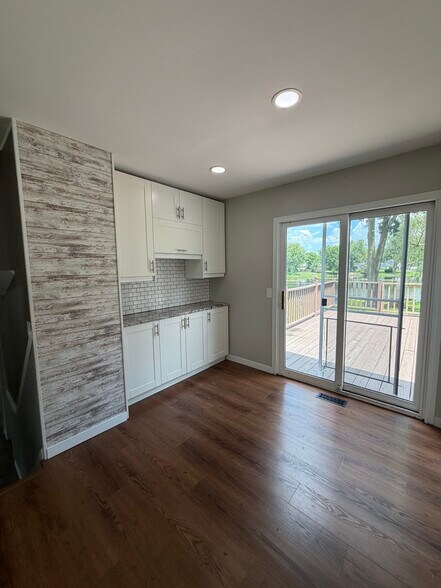 Building Photo - 4544 Hillview Shr