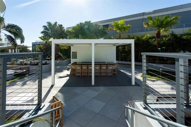 Building Photo - 400 Central Ave