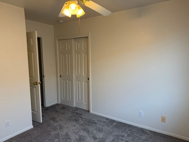 Building Photo - Nice 3Br, 2Ba, fireplace in living room, landscaped yards, great location.