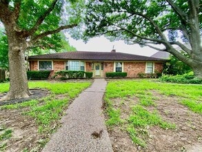Building Photo - 223 Woodcrest Dr