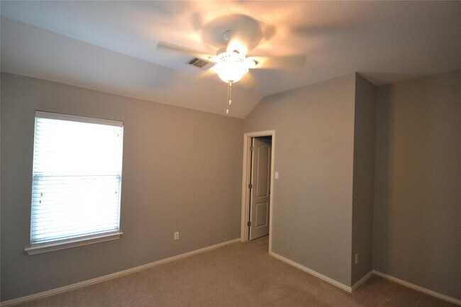 Building Photo - 1705 Lions Den