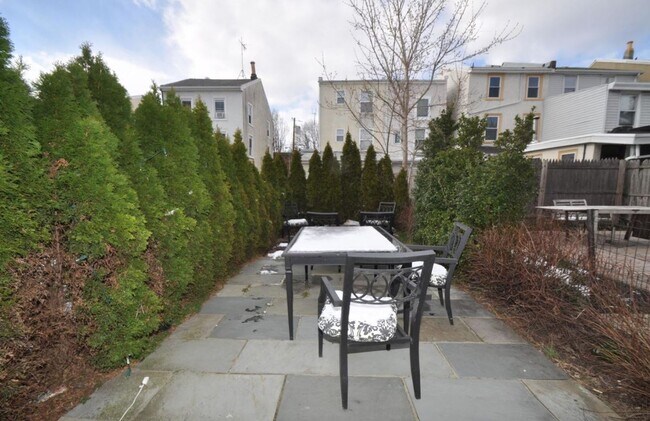 Building Photo - Spacious Fully Renovated 4BR Home with 2 Full Baths – Prime Manayunk Location!