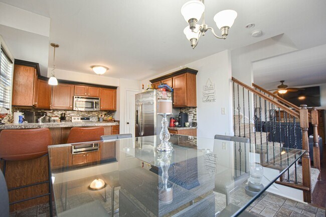 Building Photo - Pet Friendly Three Bedroom!