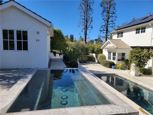 Building Photo - 1024 Granvia Altamira