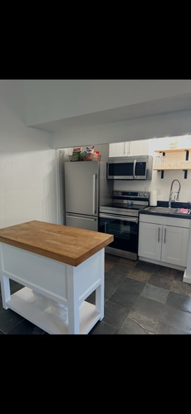 Kitchen Fullsize Appliances - 23501 Ave La Caza Ave