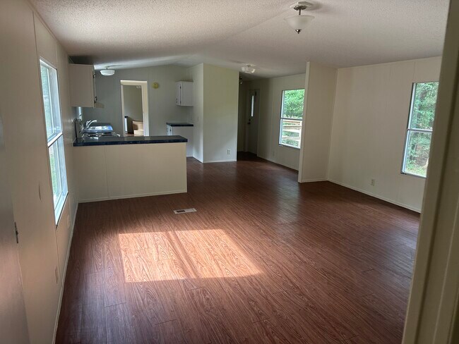 Building Photo - 153 Baywood Trail