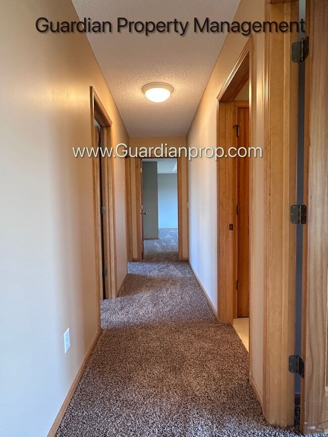 Building Photo - Brooklyn Park Single Family Home, Office, 3 Car Garage, New Carpet, Large Deck, Available Now