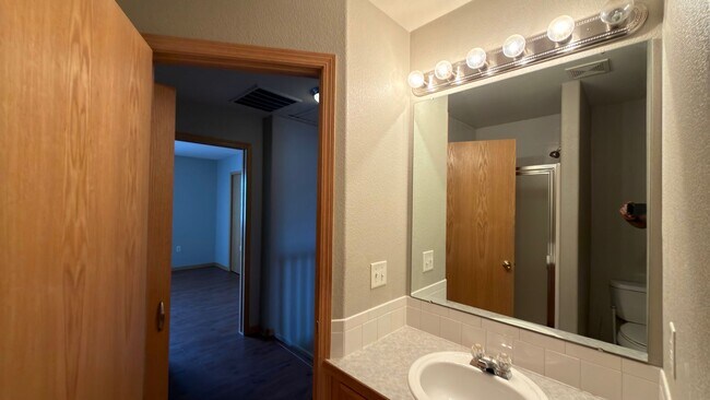 Building Photo - Great Townhome in Fort Collins