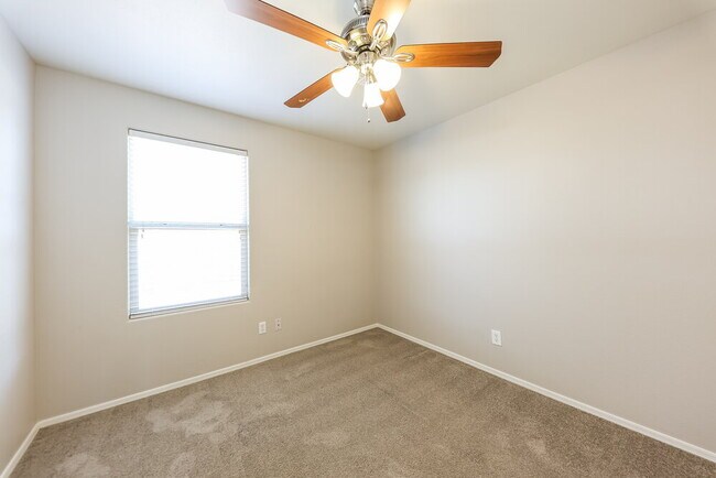 Building Photo - 17746 W Red Bird Rd