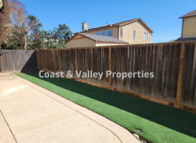 Building Photo - FOR RENT 3BD HOUSE IN GREENFIELD