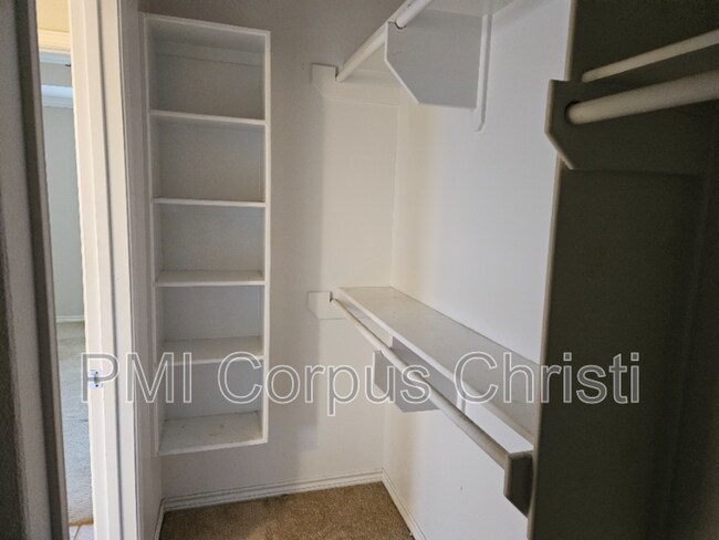 Building Photo - 2337 Handlin Dr