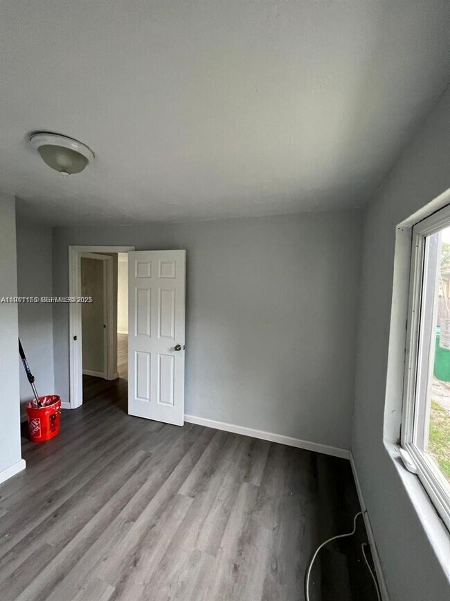 Building Photo - 2864 NW 6th Ct