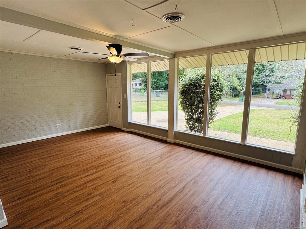 Building Photo - 4228 Hickory Dr