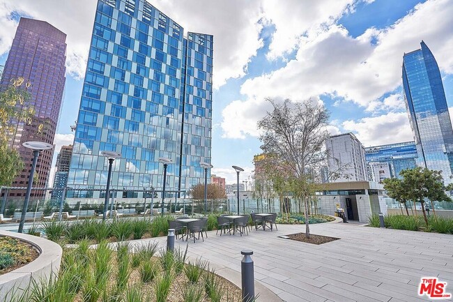 Building Photo - 889 Francisco St