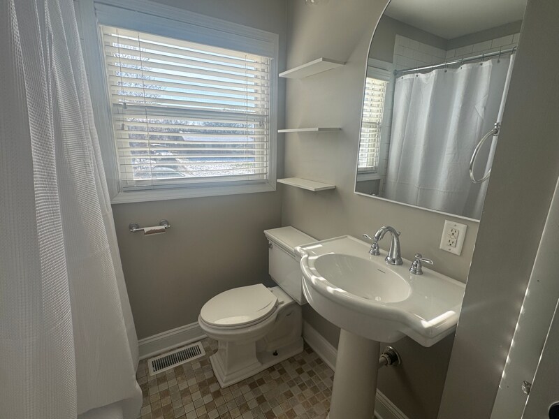 Building Photo - 2666 Shrewsbury Rd