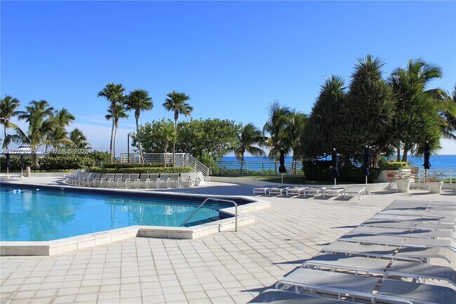 Building Photo - 5151 Collins Ave