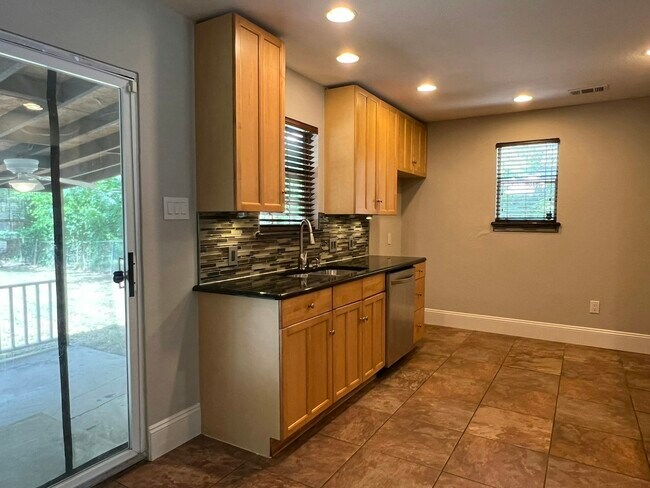Building Photo - 1313 Casa Vale Dr