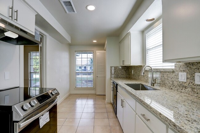 Building Photo - 10606 Wickersham Ln