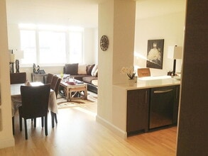 Building Photo - "Chic 1-Bedroom Apartment with Hardwood Fl...