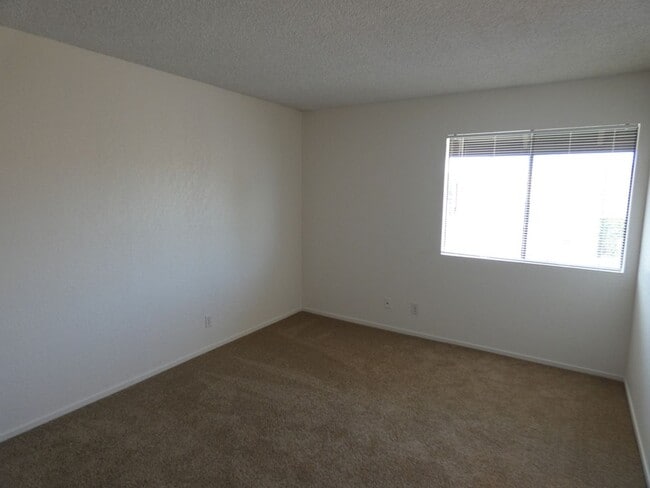 Building Photo - Townhouse in South Santa Maria with 1 car ...