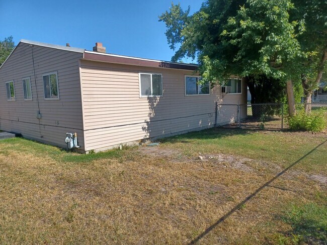 Building Photo - 934 W 1225 N