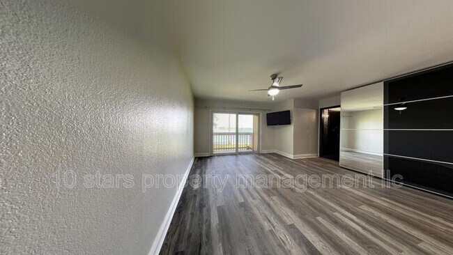 Building Photo - 6287 Sun Blvd