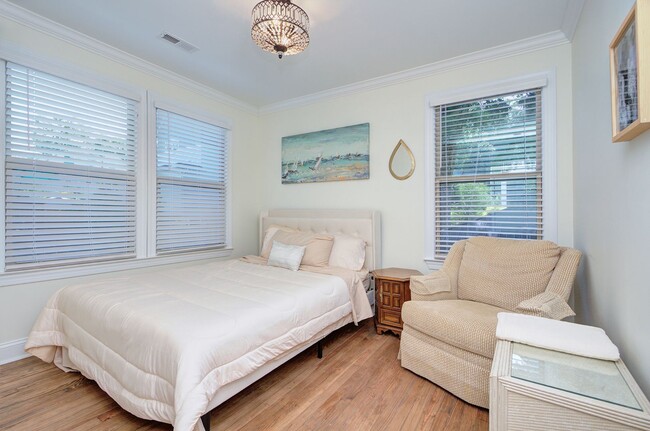 Building Photo - Discover the charm of this FULLY FURNISHED...