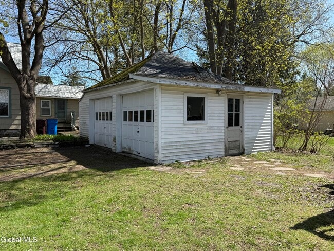 Building Photo - 172 Kingsboro Ave