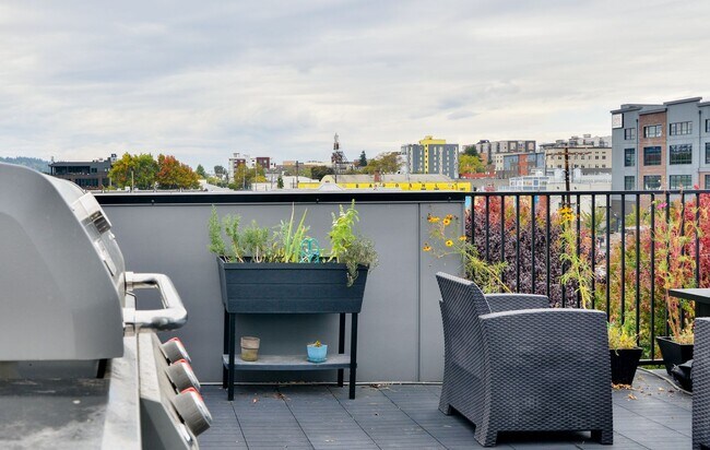 Building Photo - Modern 3 bed/ 2.5 bath townhome in Ballard!