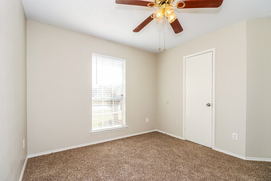Building Photo - 617 St Eric Dr