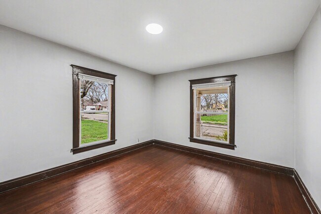 Building Photo - Fully Renovated 2BR Home – Modern Updates & Classic Charm