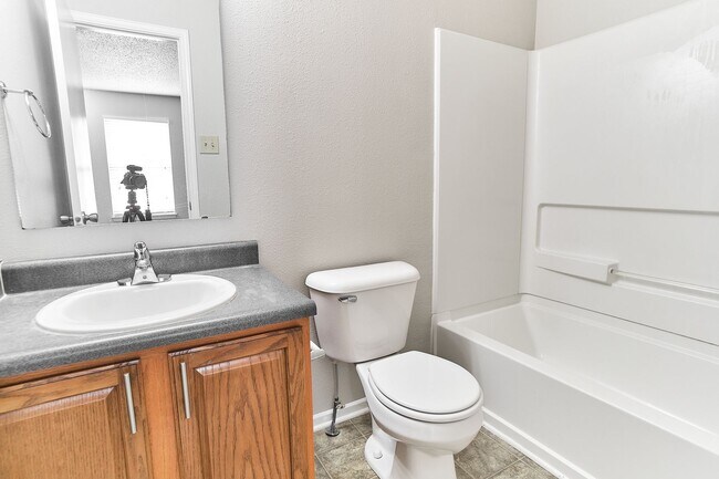 Building Photo - 3 BD + Loft in HSE Schools!