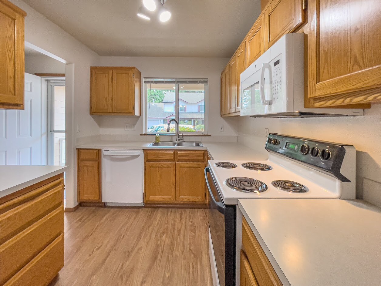 Building Photo - 3468 SE Harvey St