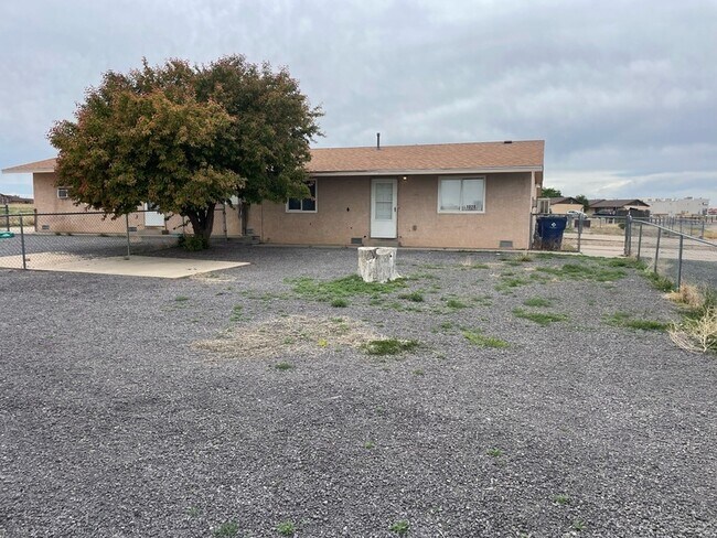 Primary Photo - 1028 E Mallon Dr