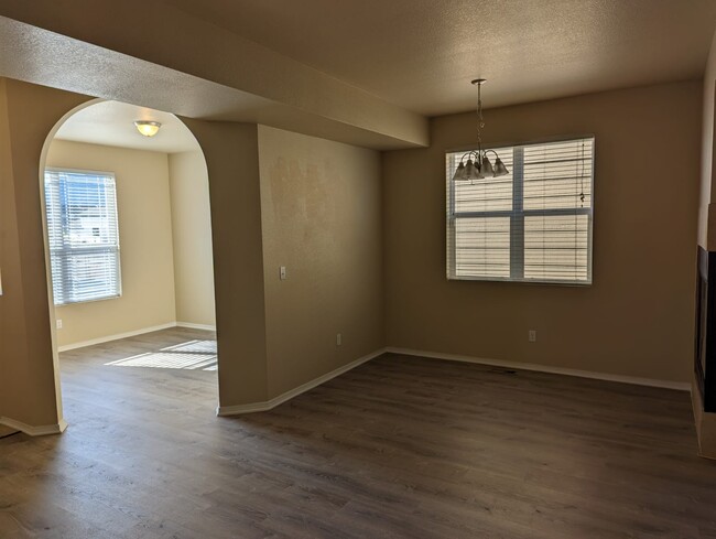 Building Photo - 2418 Ellingwood Dr