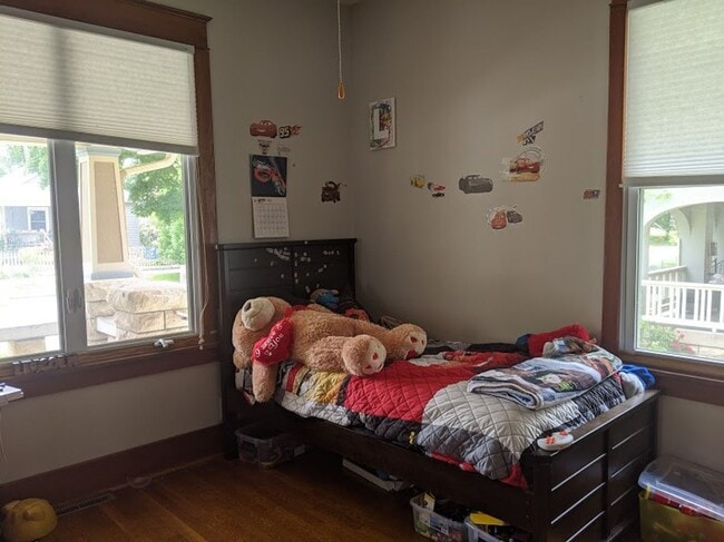 Building Photo - Spacious Single Family Home