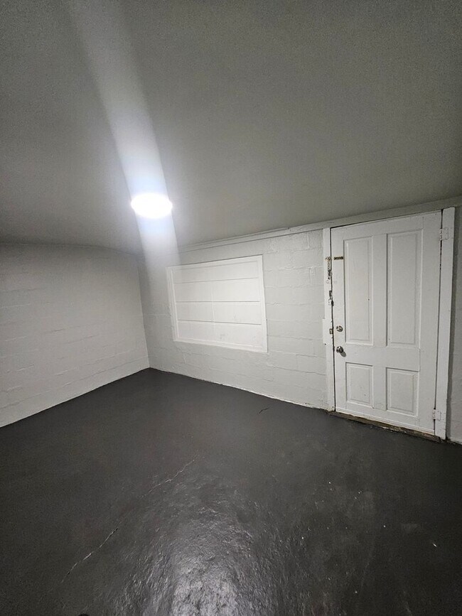 Building Photo - 4bed/2bath house  (EHA APPROVED)