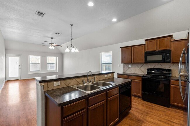 Building Photo - 12920 Snow Ln