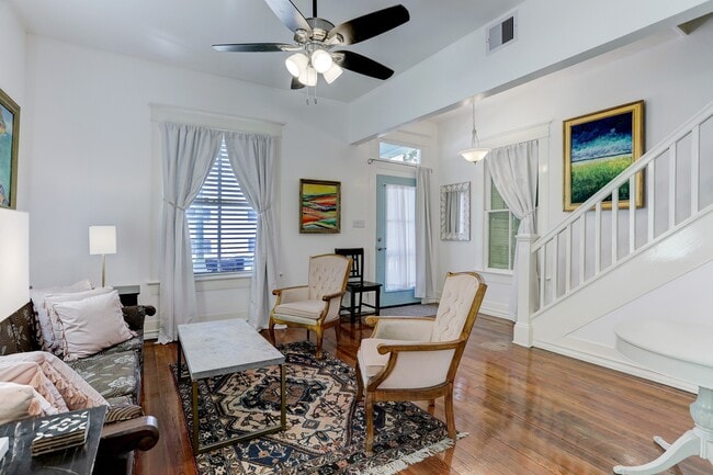 Building Photo - 1221 Sealy Ave