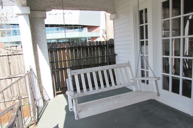 Building Photo - 6321 S Prieur St