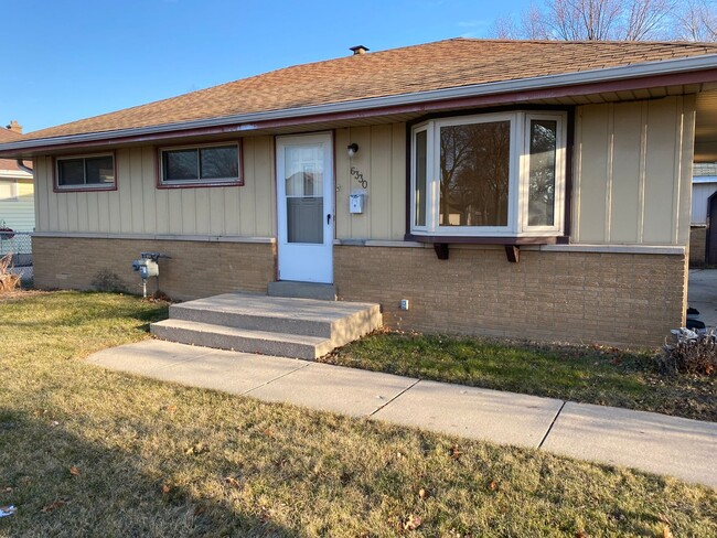 Primary Photo - Beautiful 3 Bedroom Single Family Home! Wi...