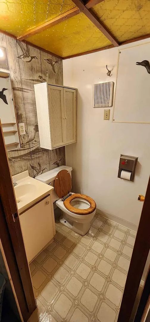 Building Photo - Quaint, single family home close to ISU