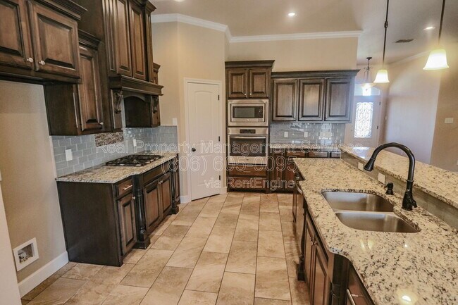 Building Photo - 9604 Justice Ave