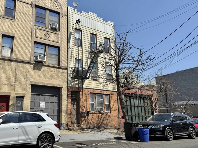 Building Photo - 412 2nd St