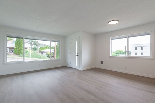 Building Photo - Crowne Pointe Apartment Homes