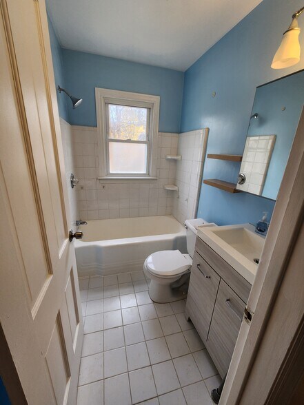 Building Photo - 301 Hastings St