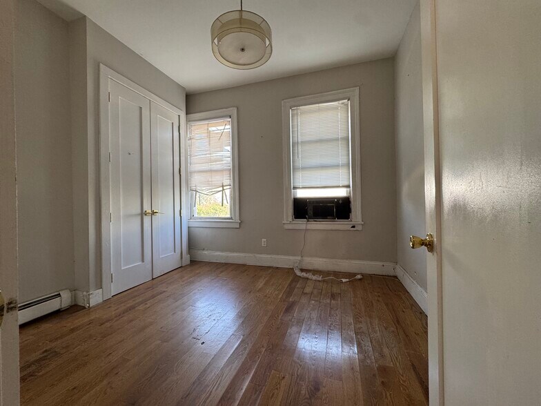 1R - 16 Lewis Ave