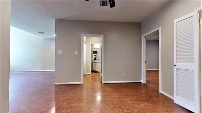 Building Photo - 727 Bunker Hill Rd