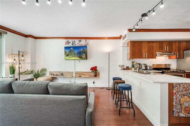 Building Photo - 9499 Collins Ave